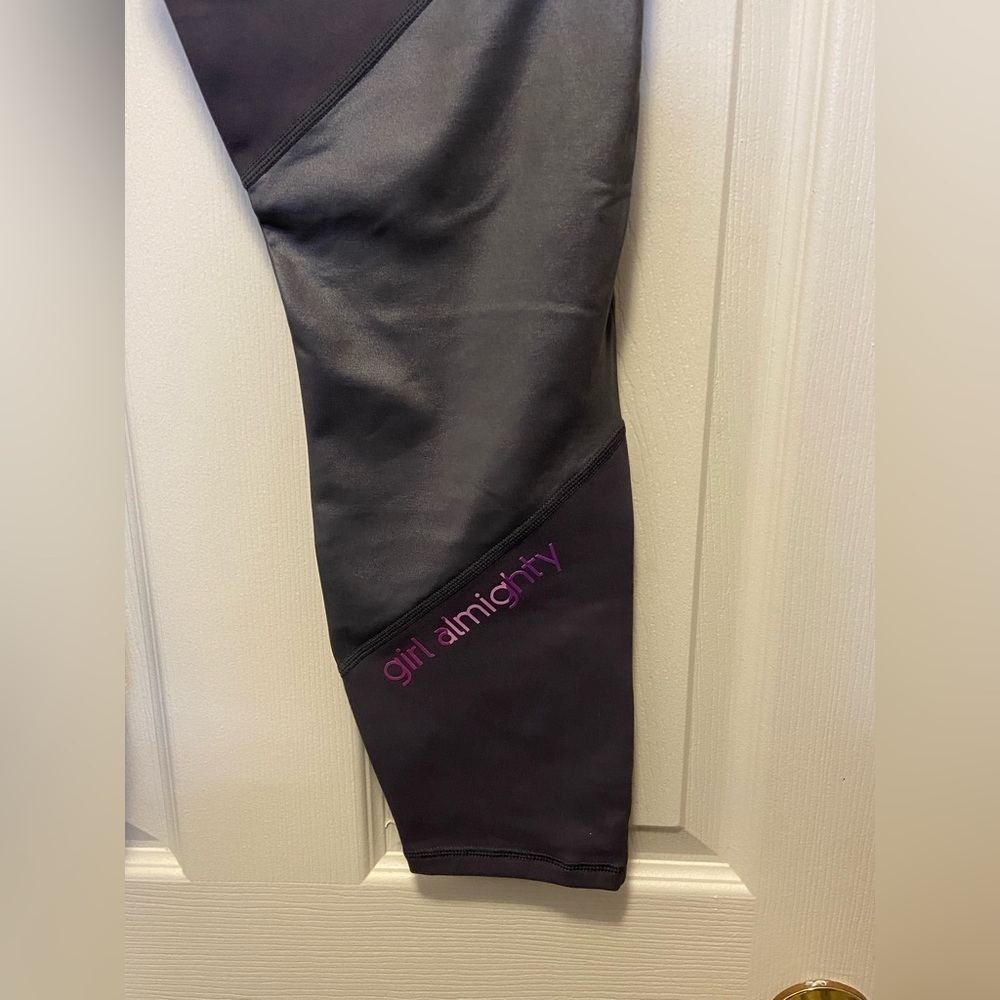 Fabletics high-rise power hold. Grey in colour. Size large. - Picture 4 of 8